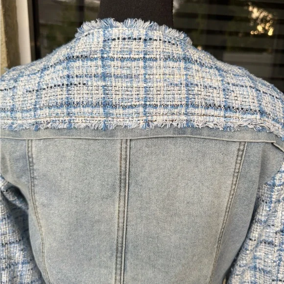 Venus Blue Jean Jacket with Vintage-Inspired Design - Picture 7 of 15